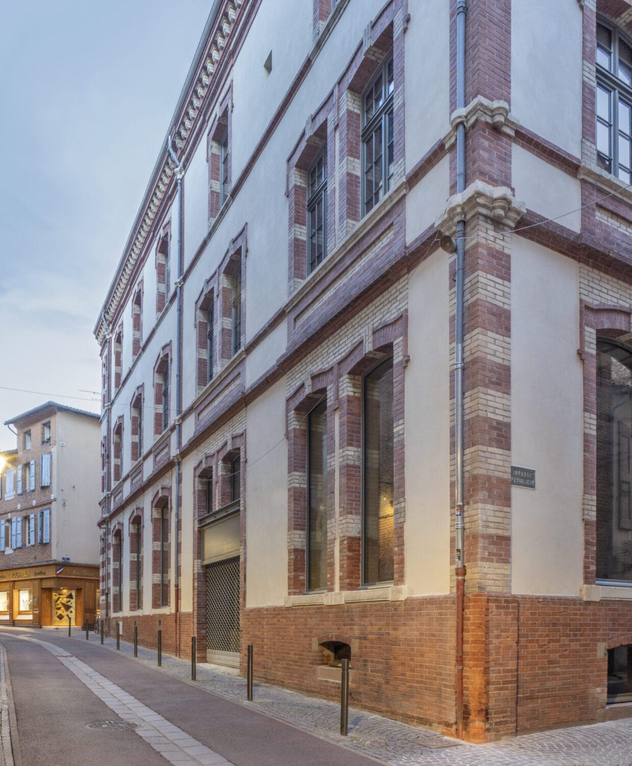 façade rénovée sur rue piétonne, Génération Pasteur Albi - crédit Vincent Boutin