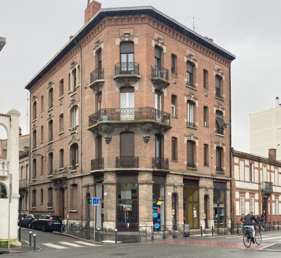 bâtiment en briques, La Compagnie du Code à Toulouse