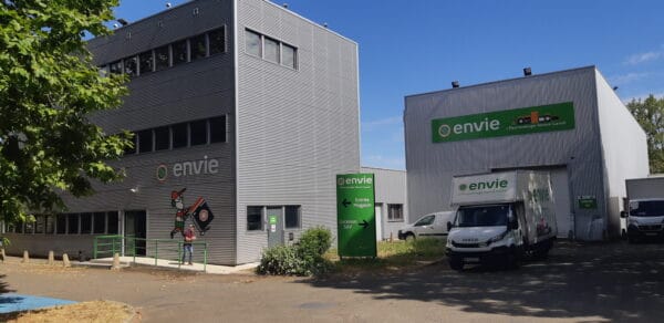 bâtiment et magasin de l'association Envie Trapes