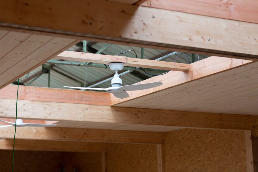 chantier de la Balise sur l'Ile-Saint-Denis - crédit Victoria Tanto - détail plafond des bureaux