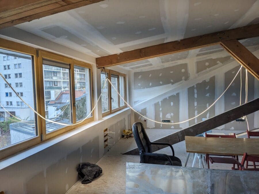 chantier des bureaux de la Grande Coco à Paris et surrélèvement de la toiture