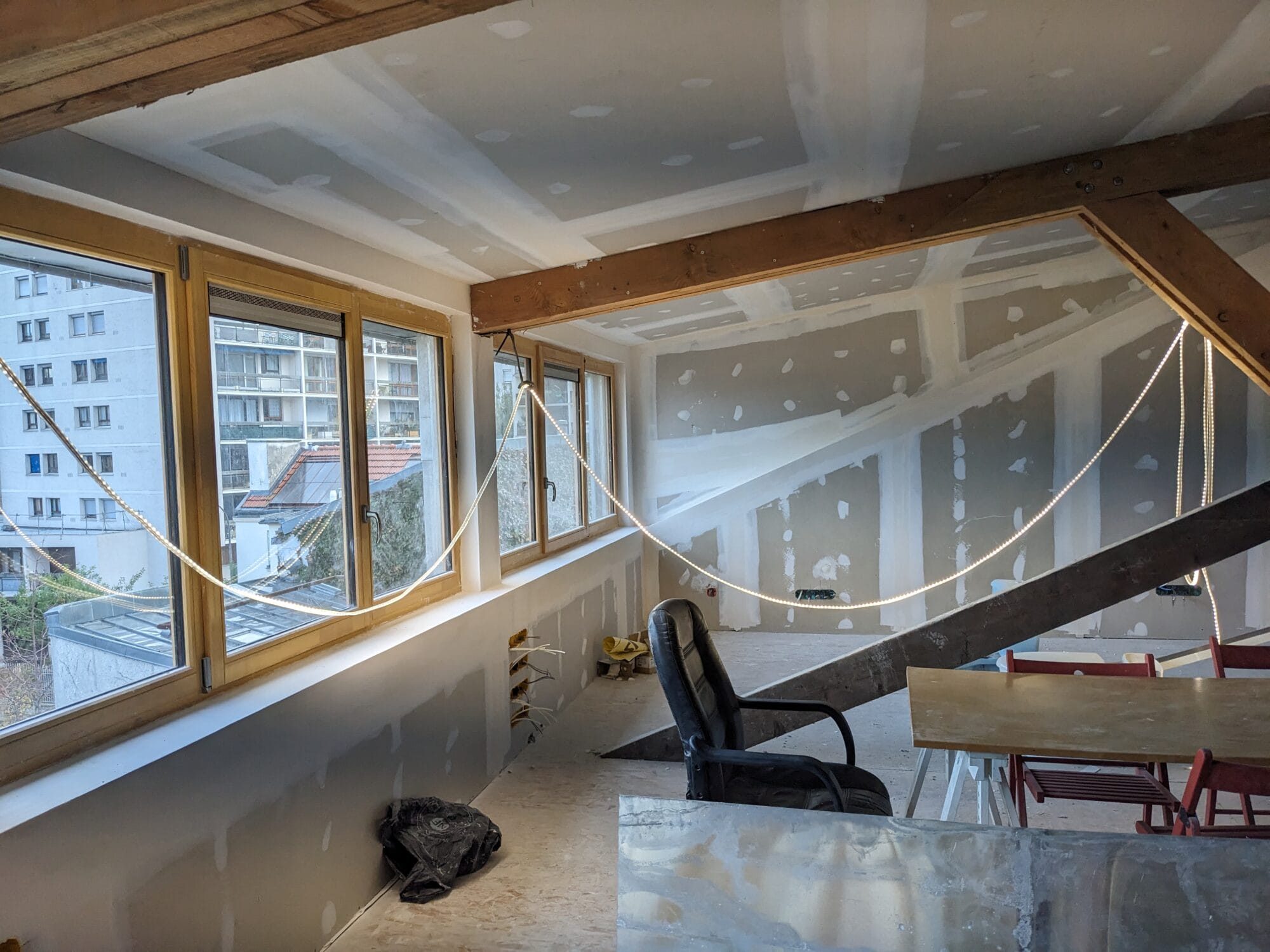 chantier des bureaux de la Grande Coco à Paris et surrélèvement de la toiture