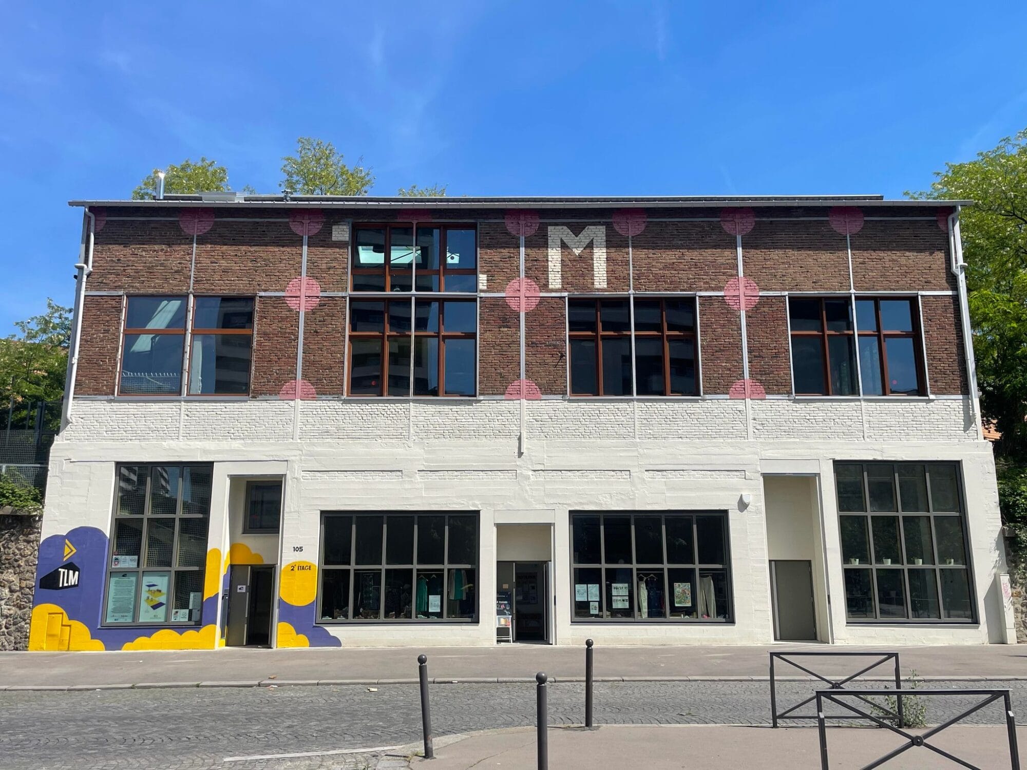Le TLM à Paris 19ème - façade sur rue rénovée