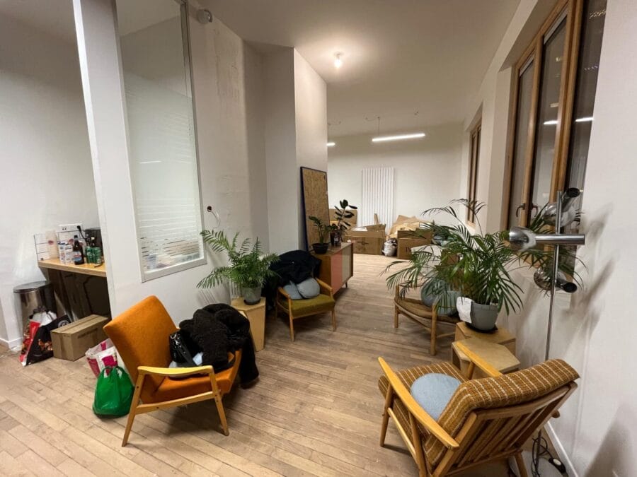 Bellevilles dans ses bureaux à la Grande Coco