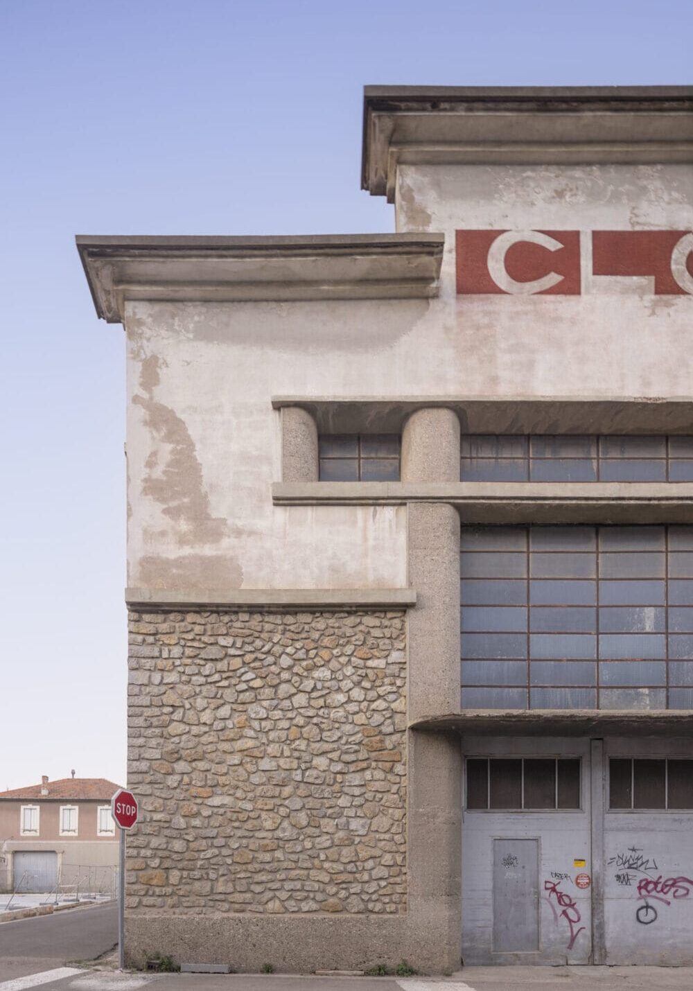 CLERMONT LHERAULT_Maison Clovis_detail facade_existant_credit Camille Sonally