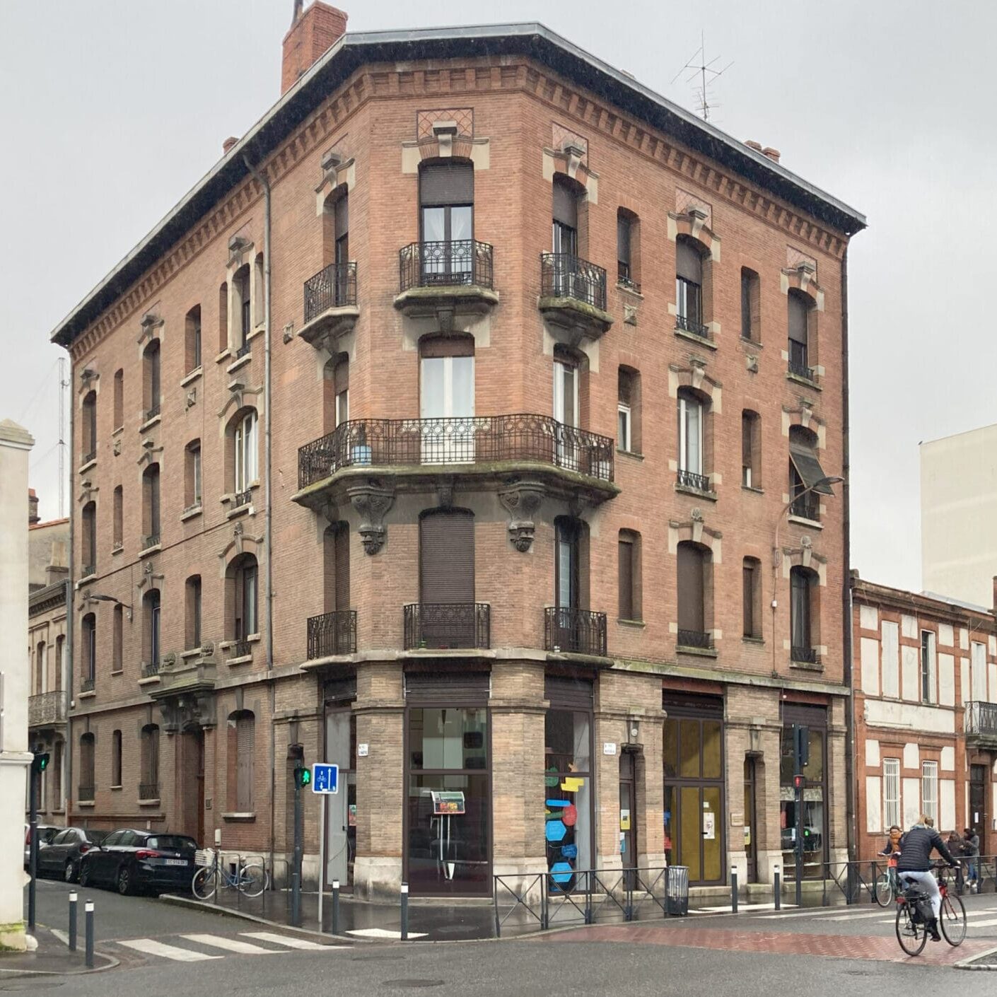 bâtiment en briques, La Compagnie du Code à Toulouse