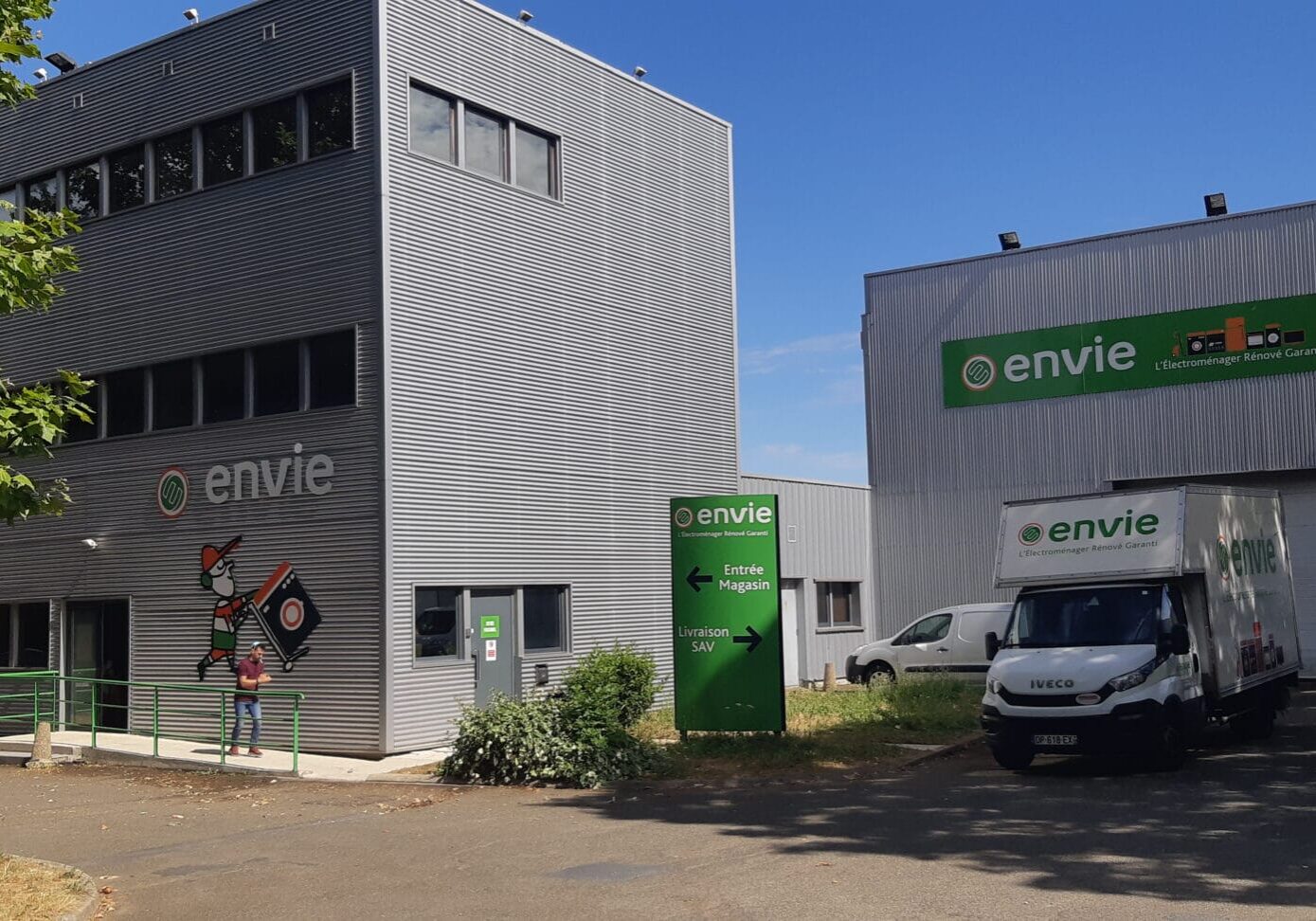 ENVIE_Trappes_immeuble_credit Envie bâtiment et magasin de l'association Envie Trapes