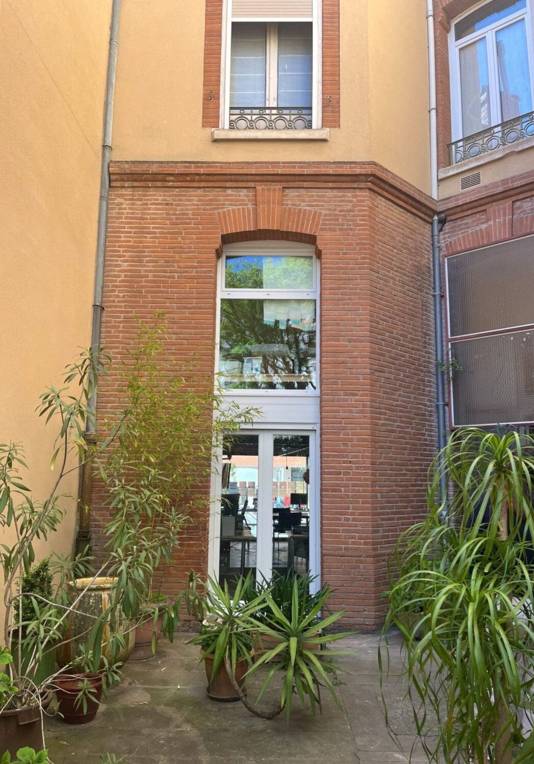 TOULOUSE_Compagnie du Code_cour_credit Bellevilles La Compagnie du Code, Toulouse - cour intérieure